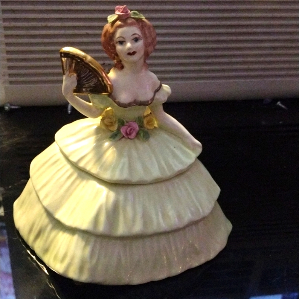Vintage 1954 Southern Belle Trinket Holder 2 Pc MH54 6.5inTall x 7.0 in Wide Exc